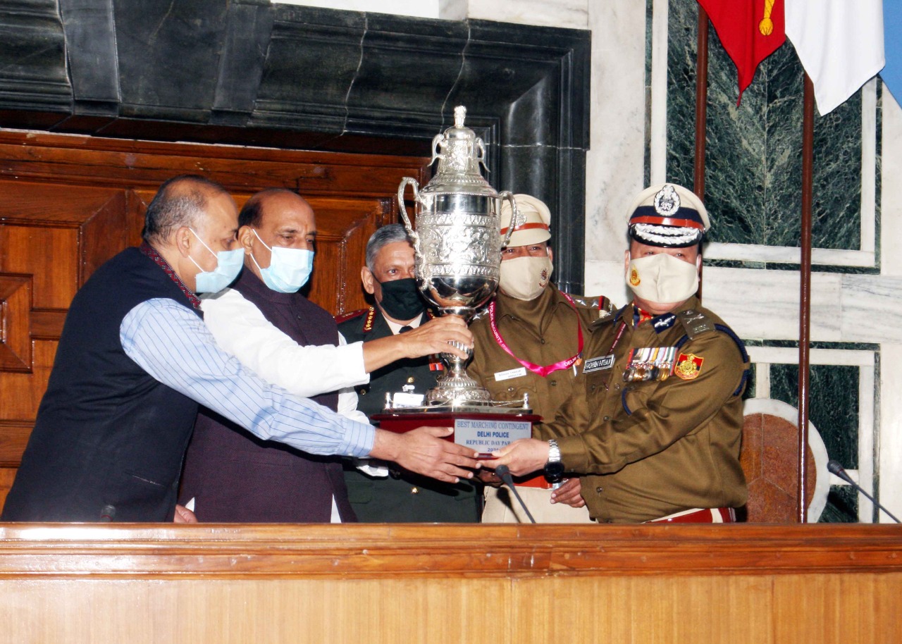 Raksha Mantri hands over best marching contingent trophies to Jat Regimental Centre and Delhi Police